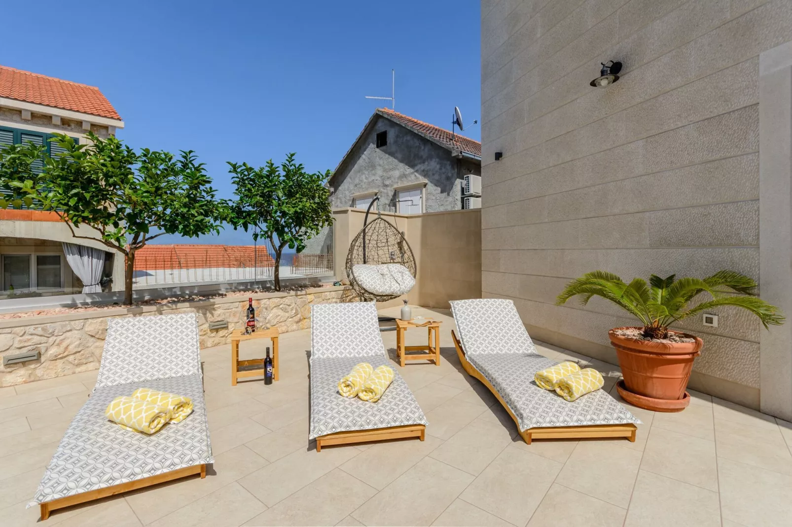 Villa Stone Pearl - Two Bedroom Holiday House with Pool-Terrasse