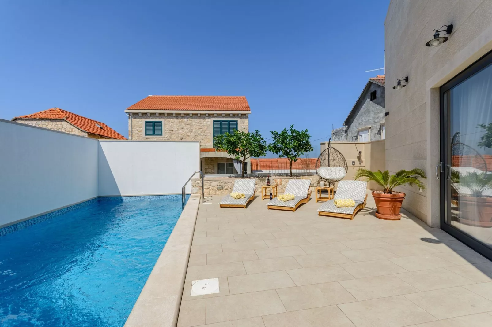 Villa Stone Pearl - Two Bedroom Holiday House with Pool-Terrasse