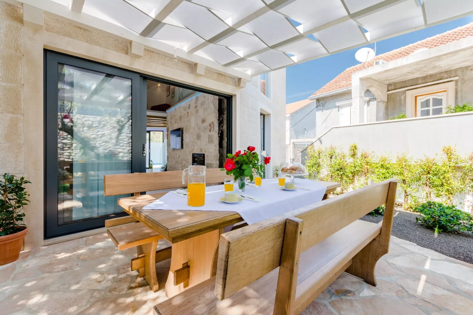 Villa Stone Pearl - Two Bedroom Holiday House with Pool-Terrasse