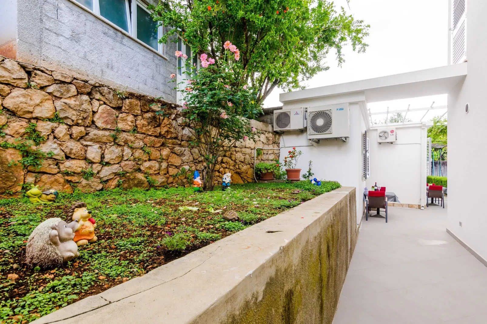 Miracle Apartments - Comfort Studio Apartment with Terrace and City View-Gardens summer
