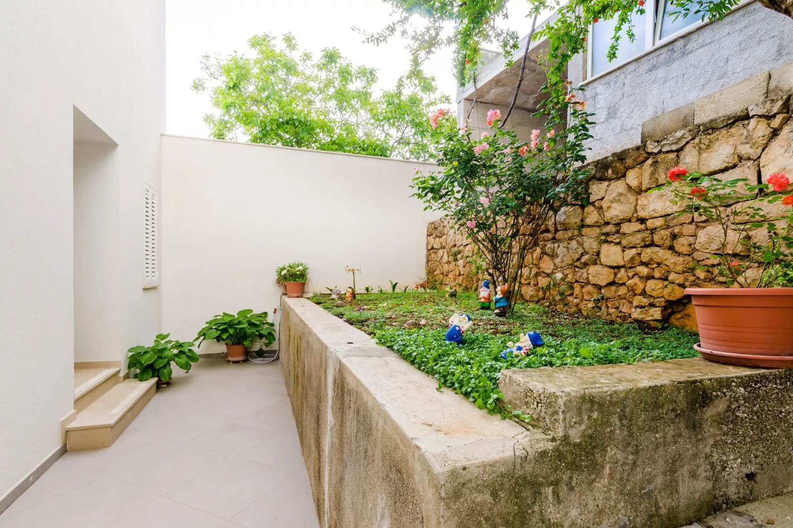 Miracle Apartments - Comfort Studio Apartment with Terrace and City View-Gardens summer