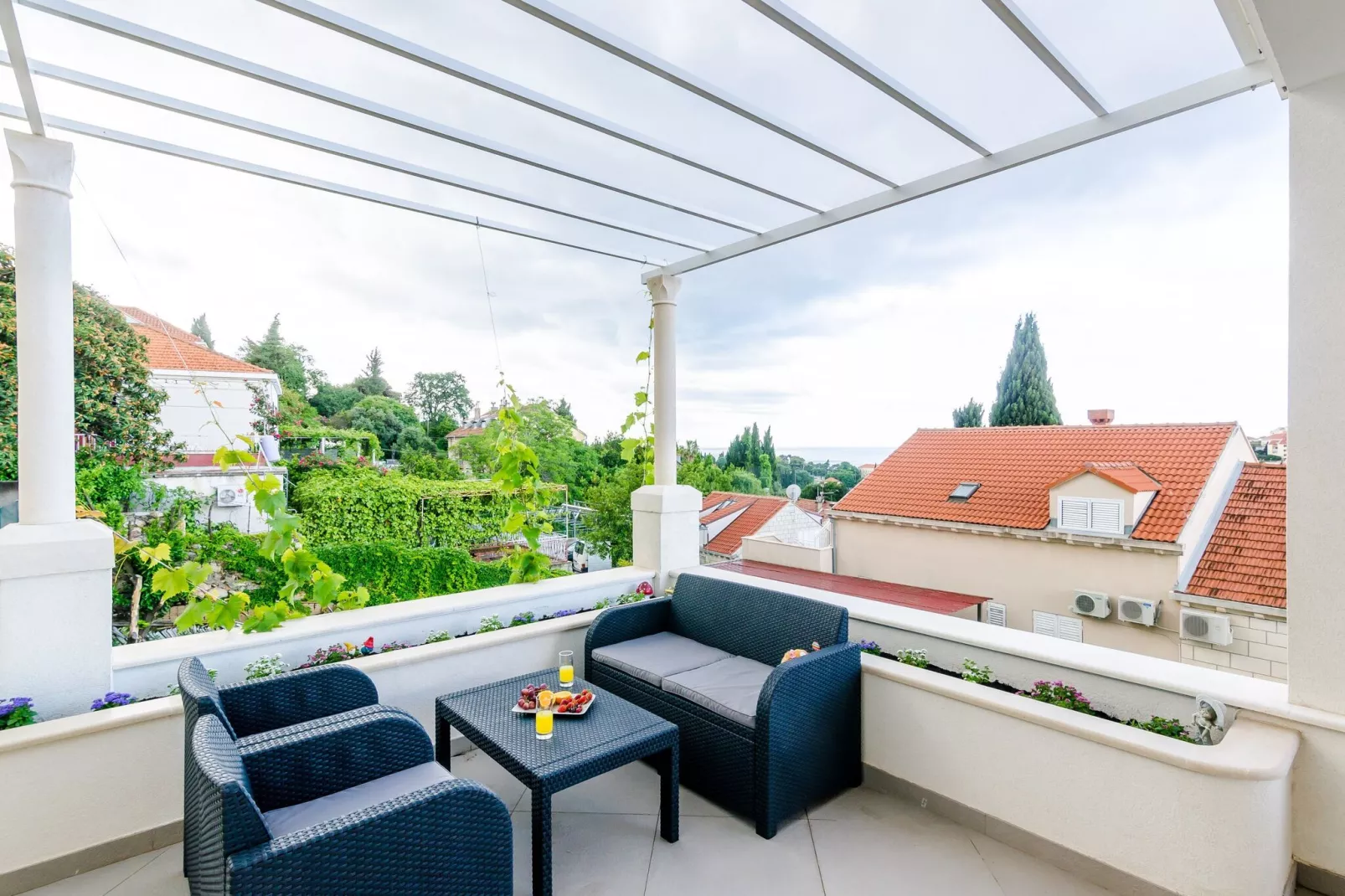 Miracle Apartments - Comfort Studio Apartment with Terrace and City View-Terrace