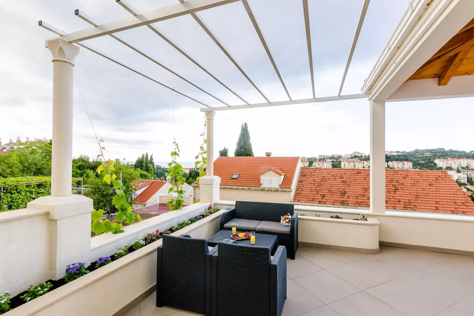 Miracle Apartments - Comfort Studio Apartment with Terrace and City View-Terrace