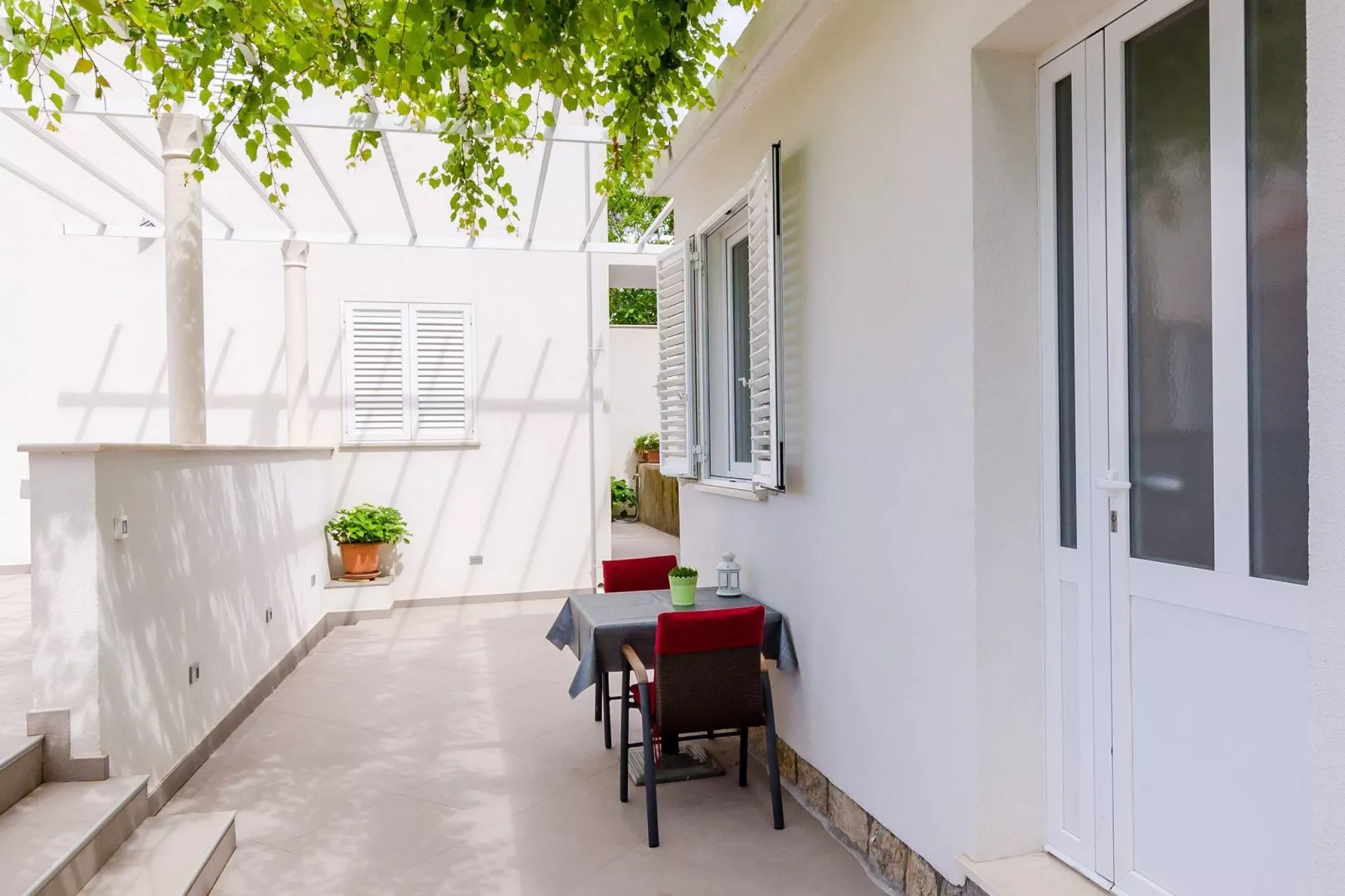 Miracle Apartments - Comfort Studio Apartment with Terrace and City View-Terrace