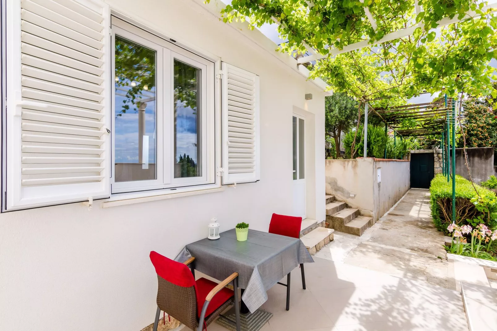 Miracle Apartments - Comfort Studio Apartment with Terrace and City View-Terrace