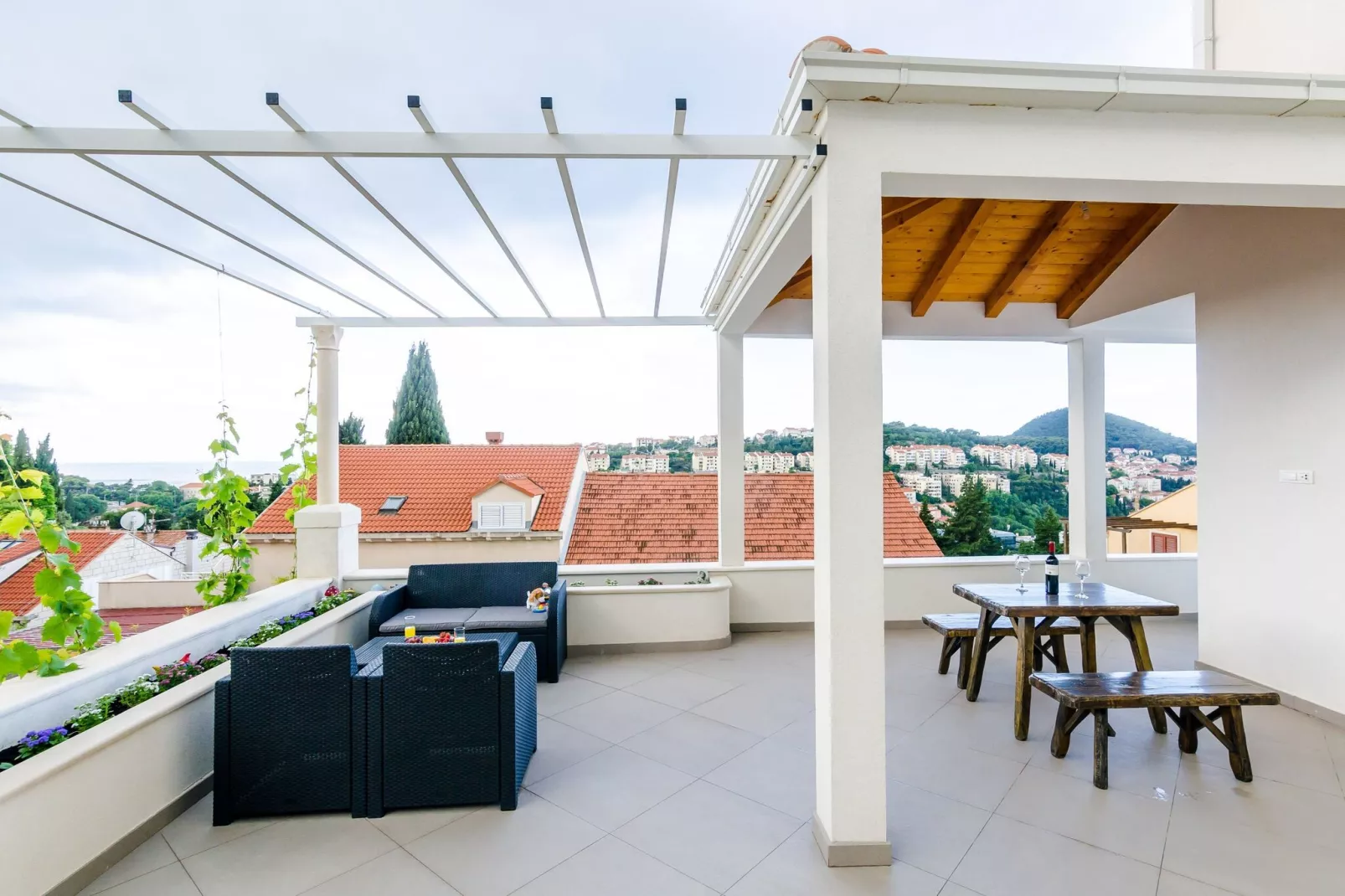 Miracle Apartments - Comfort Studio Apartment with Terrace and City View-Terrace