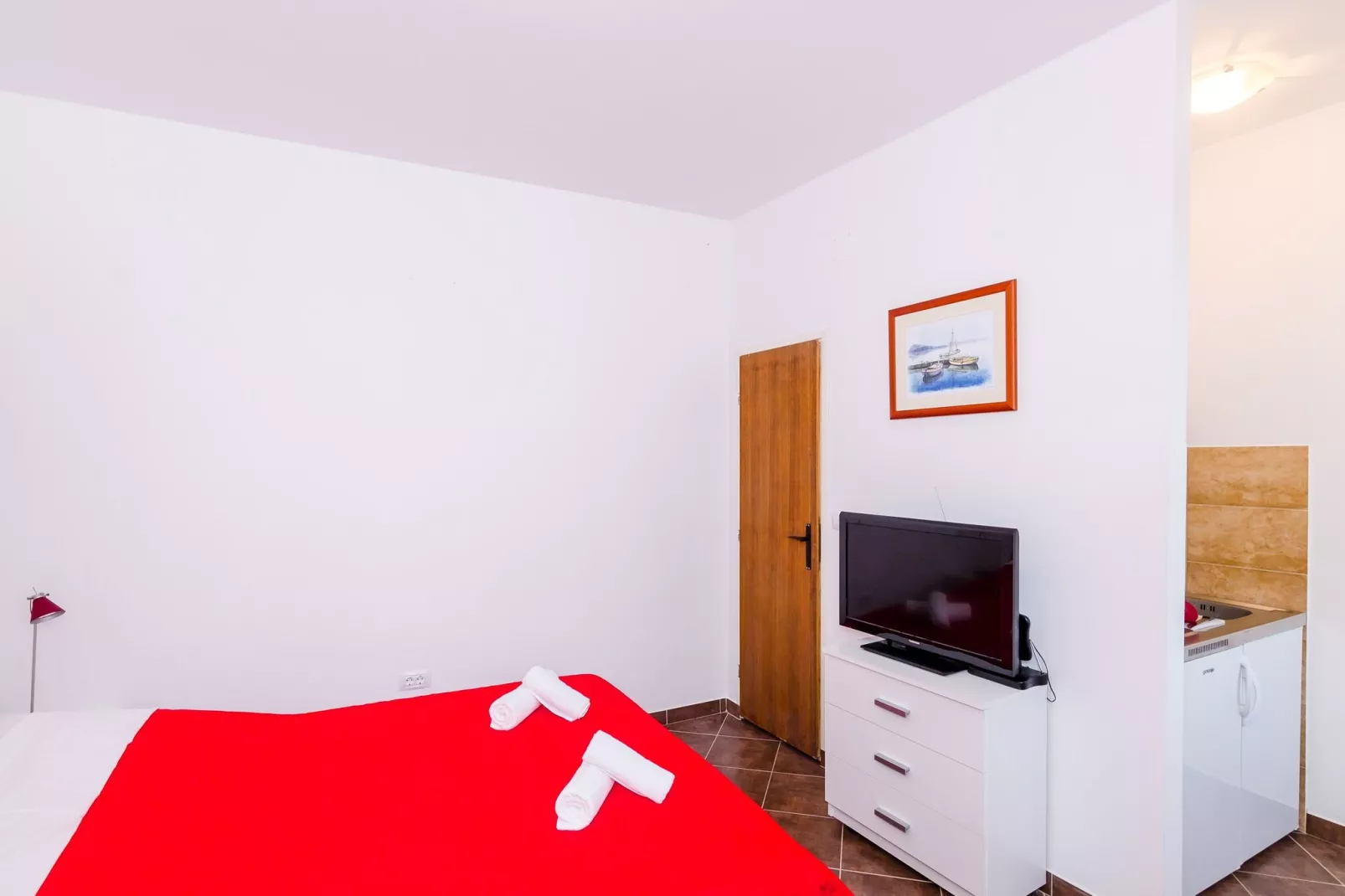 Miracle Apartments - Studio Apartment with Terrace and City View-Living room
