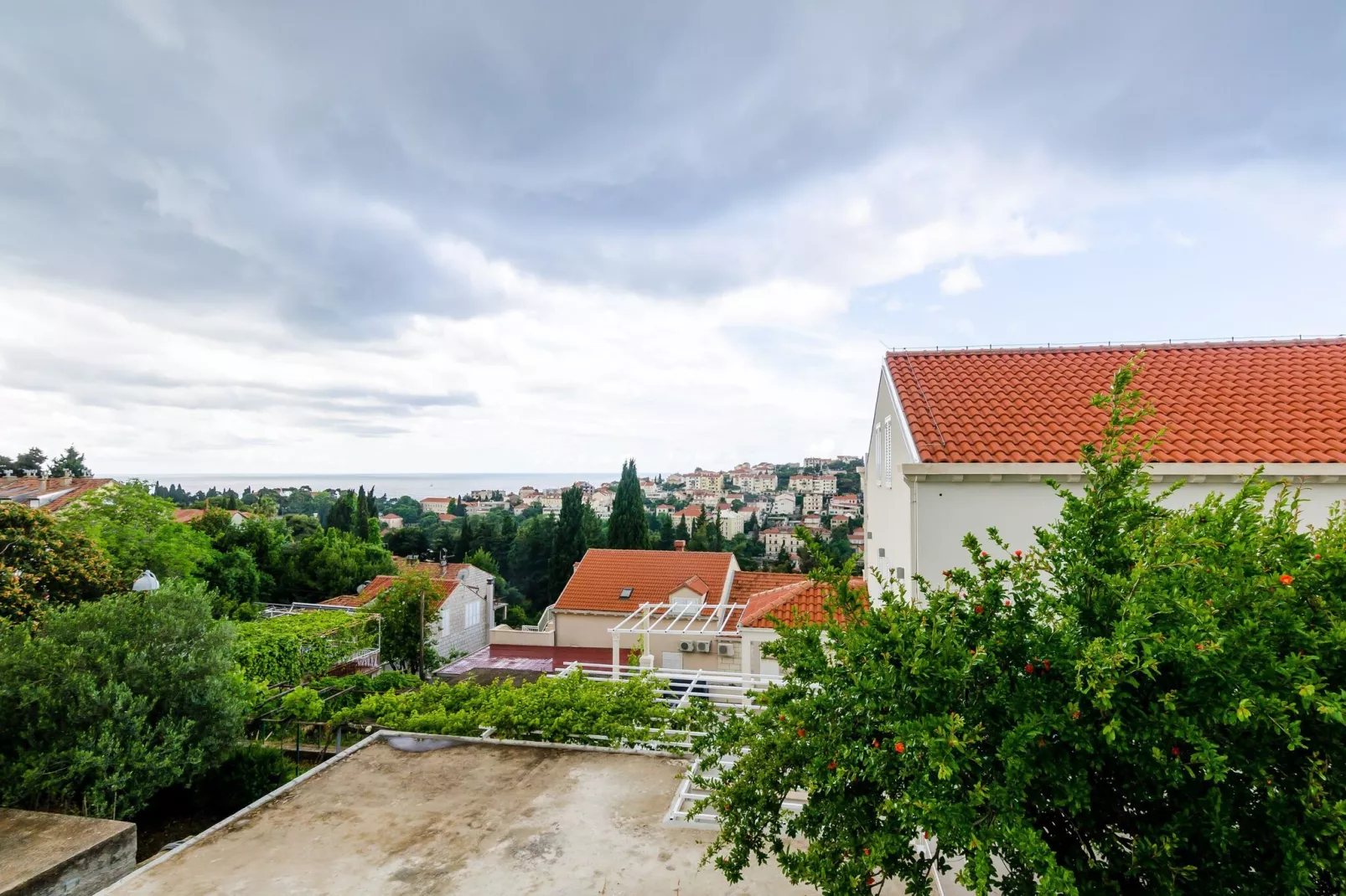 Miracle Apartments - Studio Apartment with Terrace and City View-Parking
