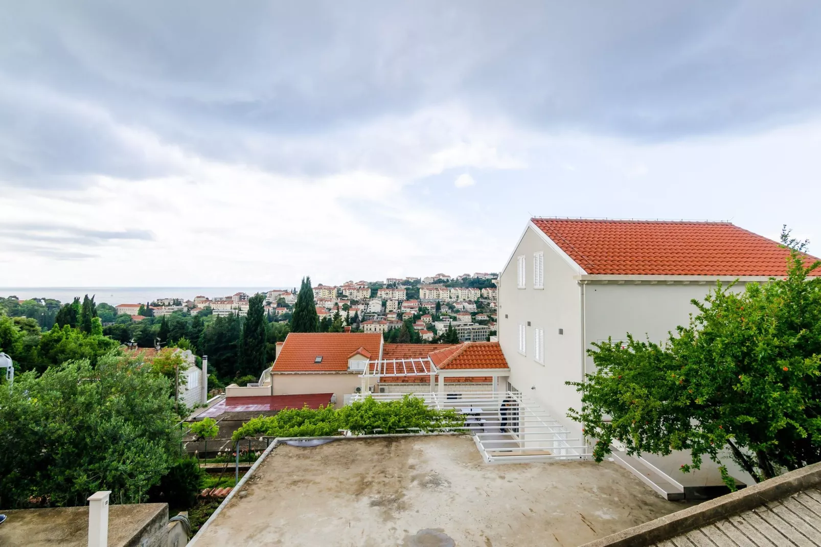 Miracle Apartments - Studio Apartment with Terrace and City View-Parking