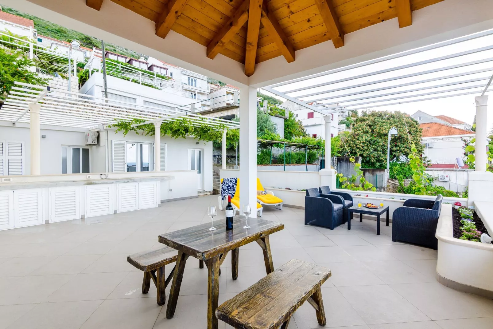 Miracle Apartments - Studio Apartment with Terrace and City View-Terrace