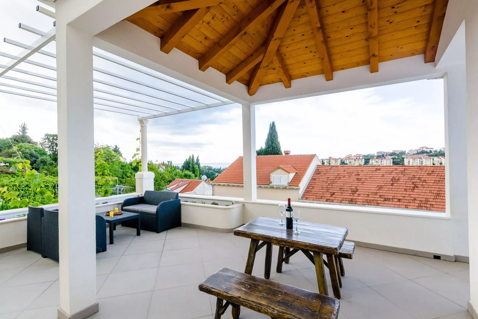 Miracle Apartments - Studio Apartment with Terrace and City View-Terrace