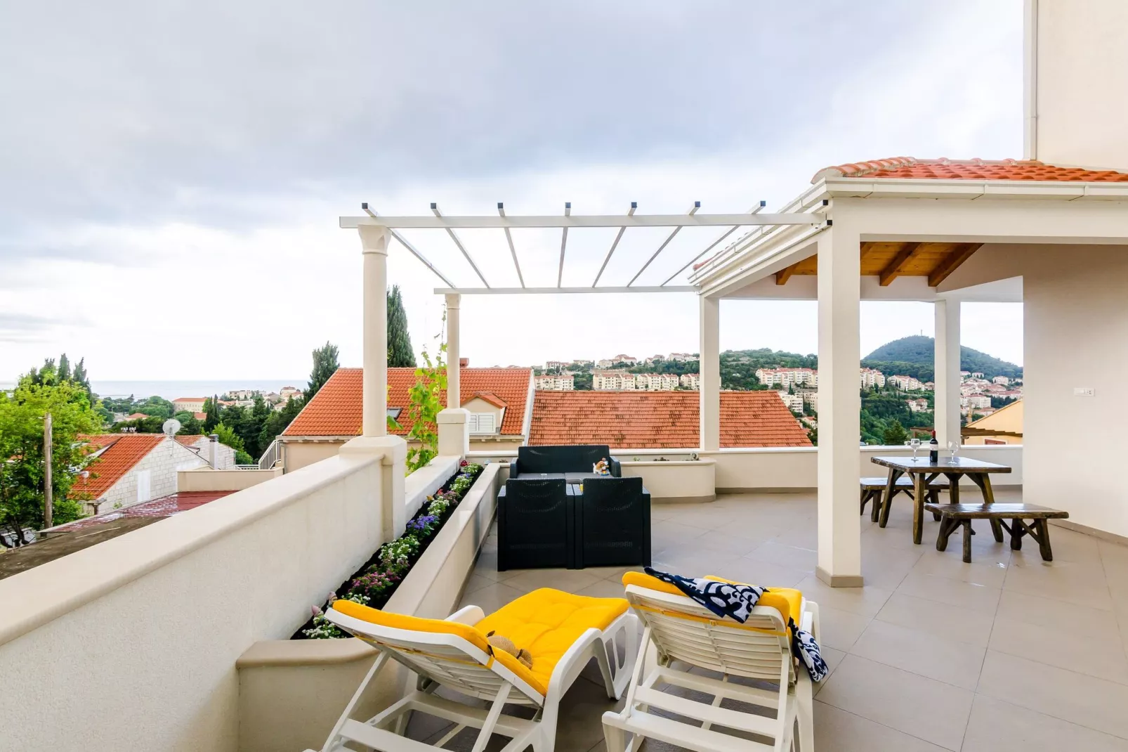 Miracle Apartments - Studio Apartment with Terrace and City View-Terrace