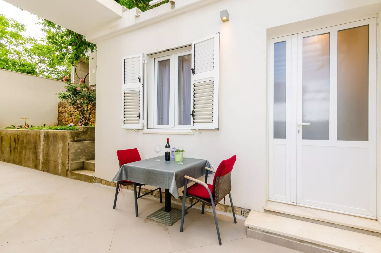 Miracle Apartments - Studio Apartment with Terrace and City View-Terrace