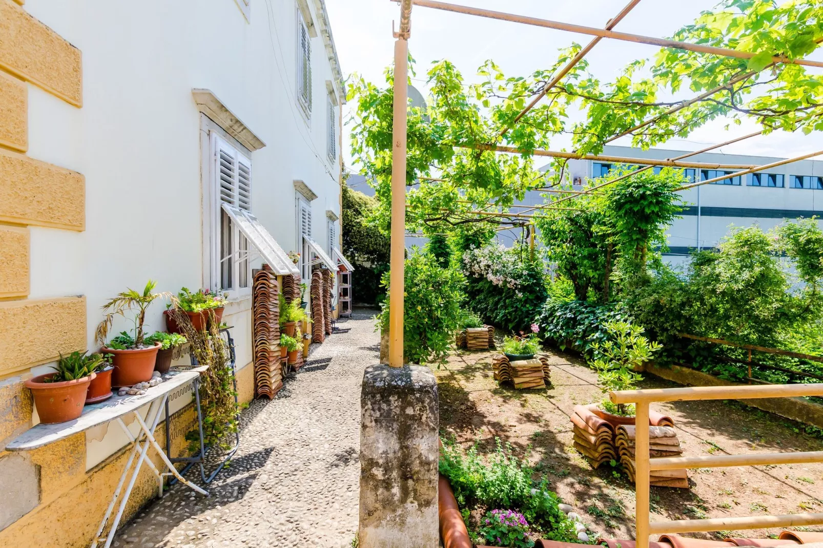 Guest House Ivana -Two Bedroom Apartment with Garden-Terrace