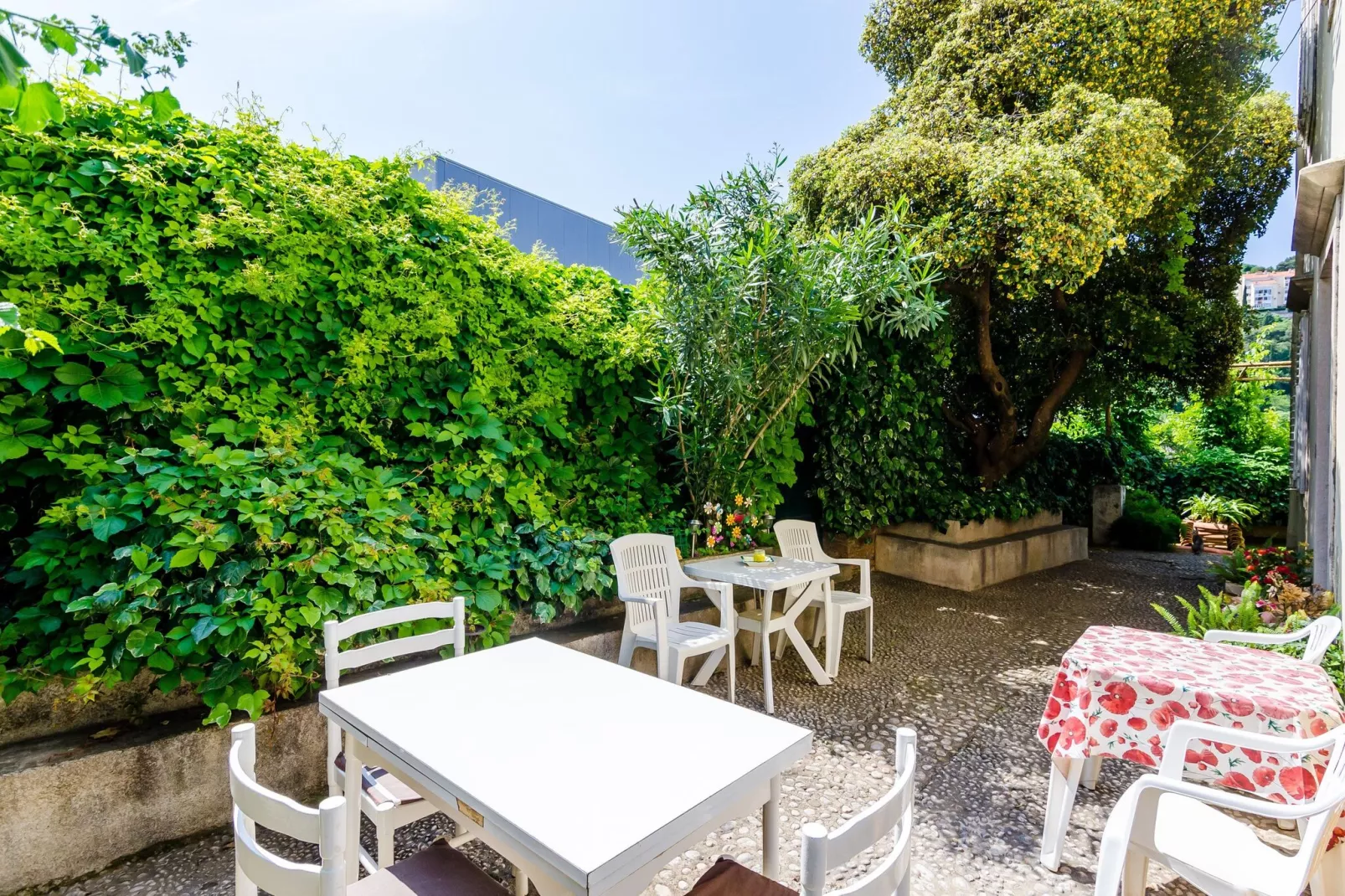 Guest House Ivana -Two Bedroom Apartment with Garden-Terrace