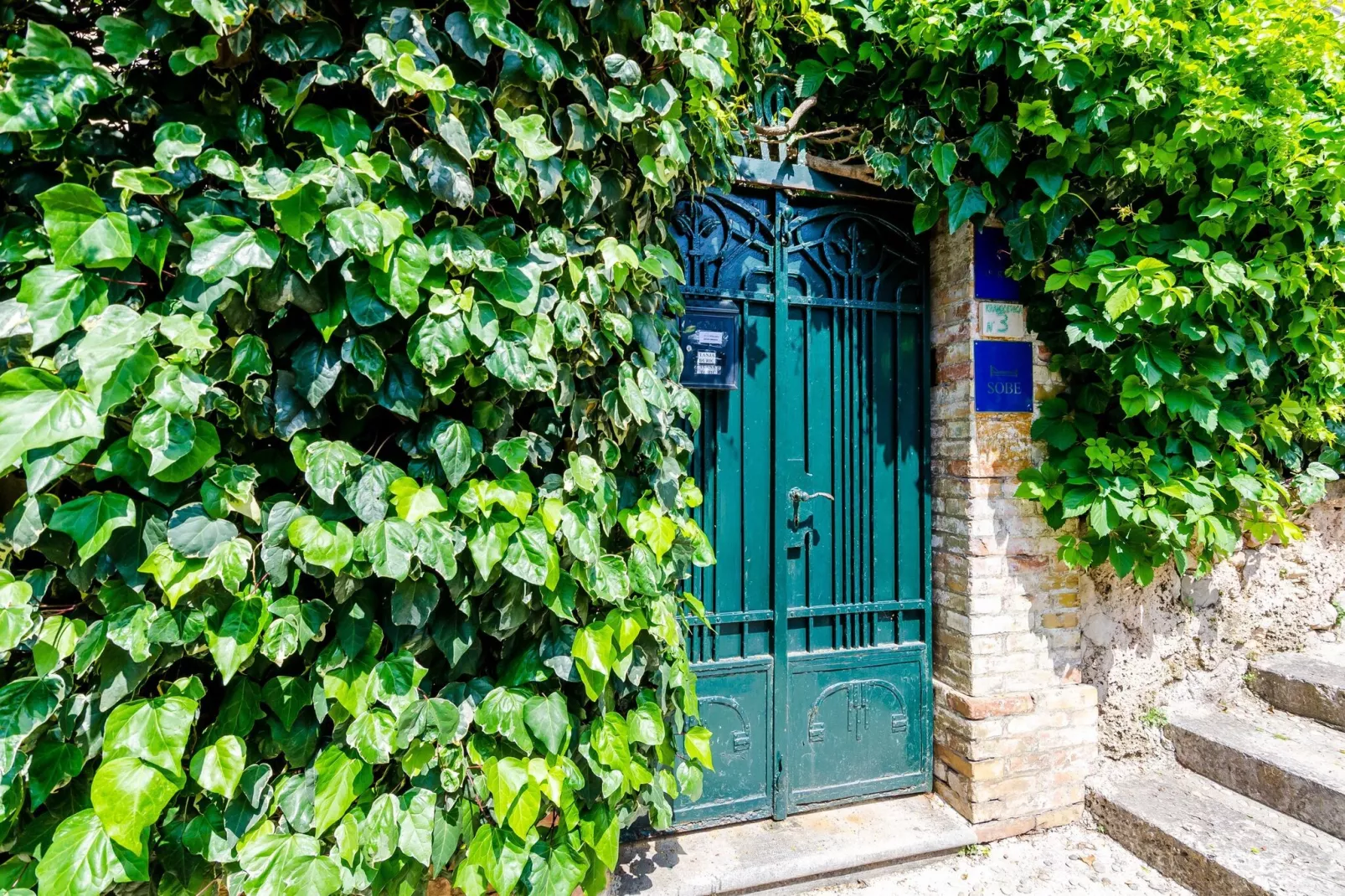 Guest House Ivana -Two Bedroom Apartment with Garden-Outdoor