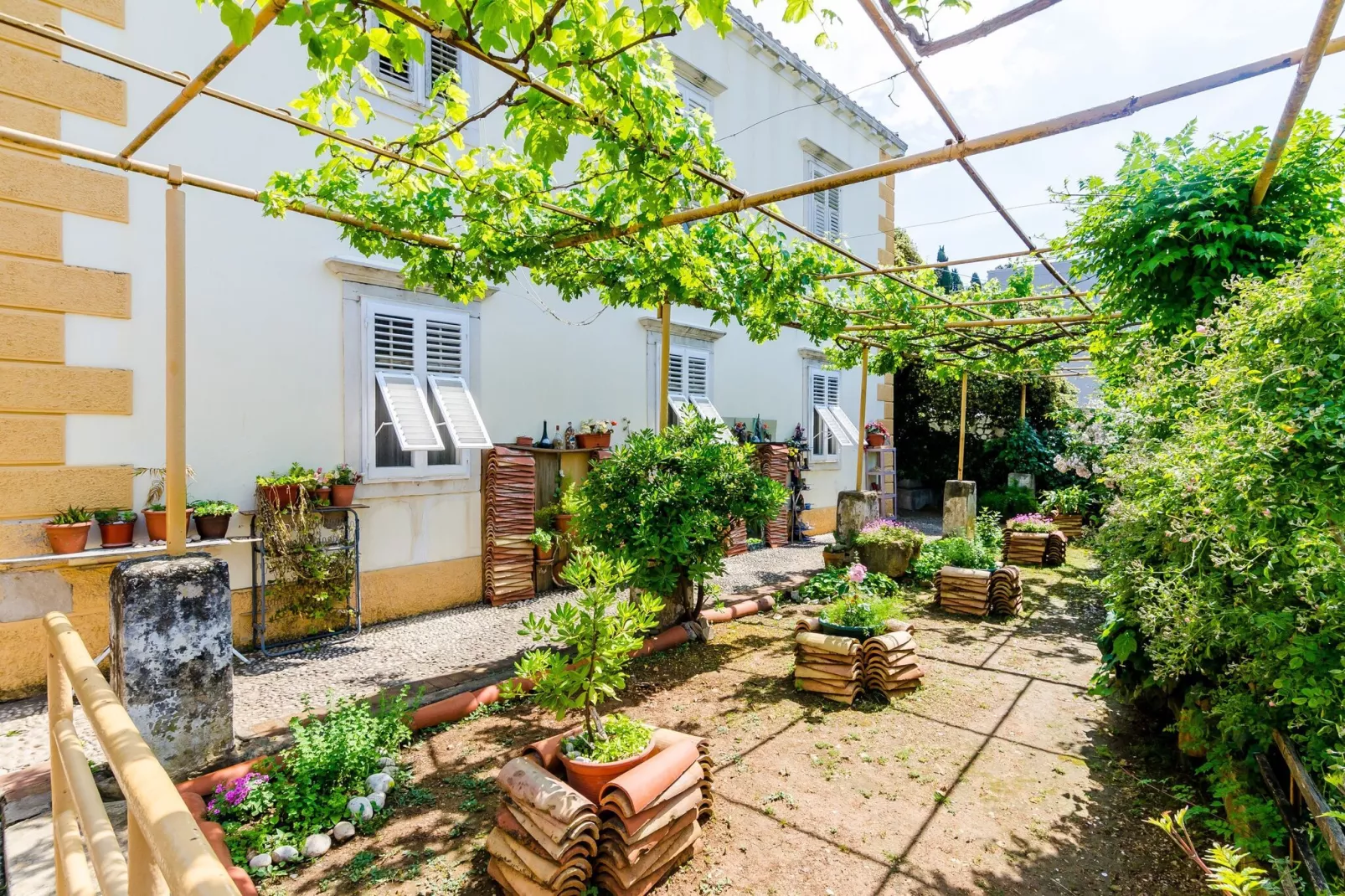Guest House Ivana -Two Bedroom Apartment with Garden-Terrace