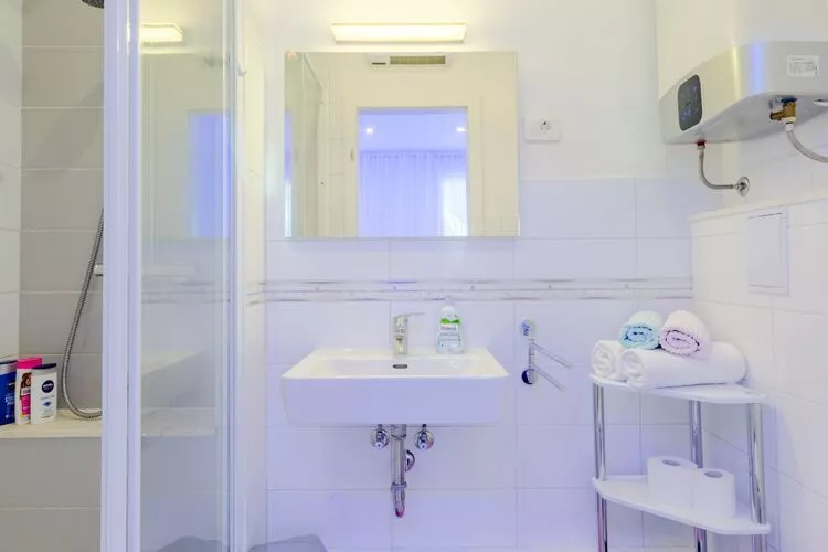 Studio Luce Mala (ST) - Studio with Terrace-Bathroom