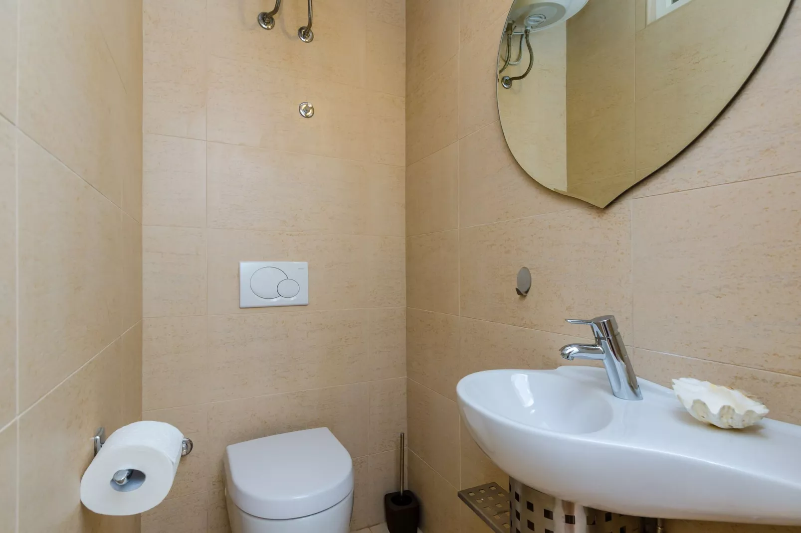 Apartment Domino 18 - Duplex Two Bedroom Apartment with City View-Bathroom