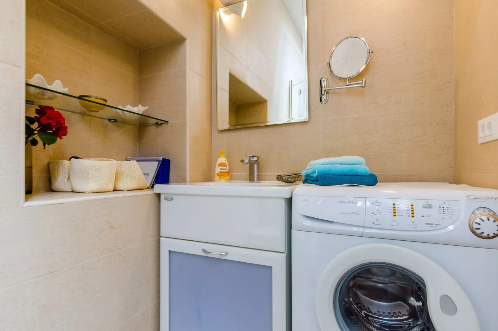 Apartment Domino 18 - Duplex Two Bedroom Apartment with City View-Bathroom