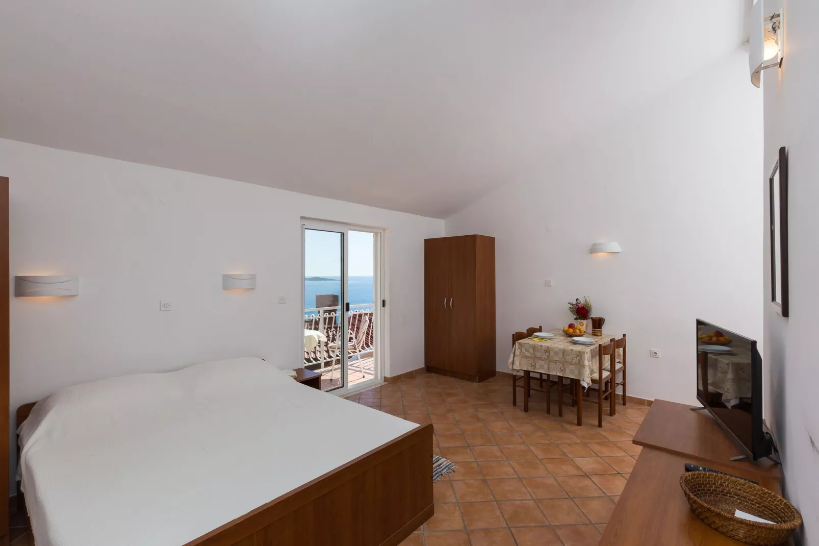 Villa Dubravka - Premium Studio Apartment with Balcony and Sea View (Apartman 2)-Living room