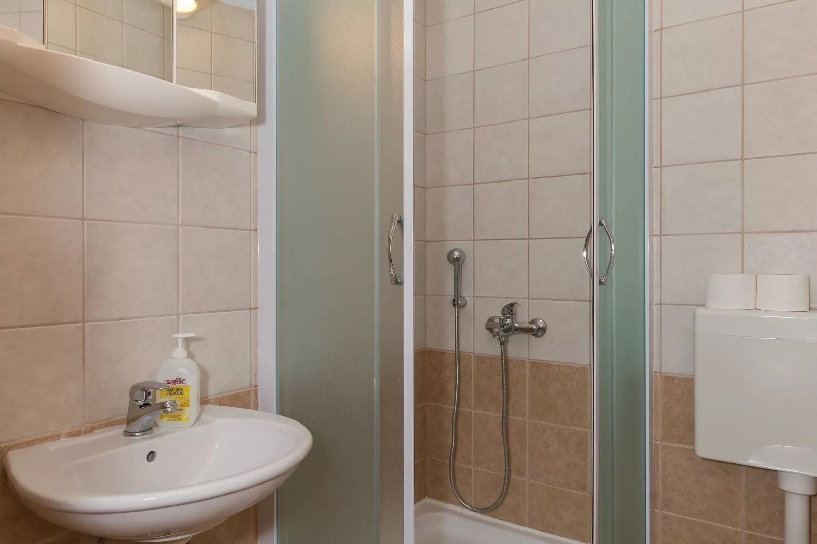 Villa Dubravka - Premium Studio Apartment with Balcony and Sea View (Apartman 2)-Bathroom