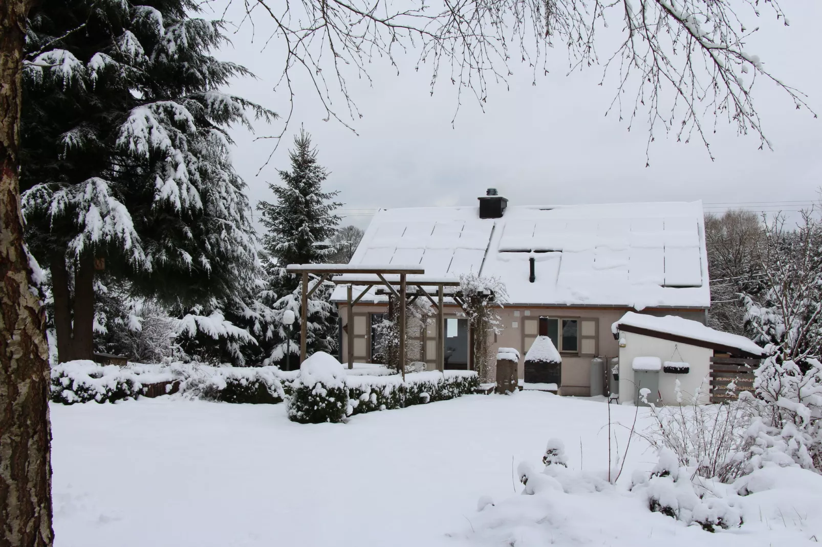 Maison Piérlu-Exterior winter