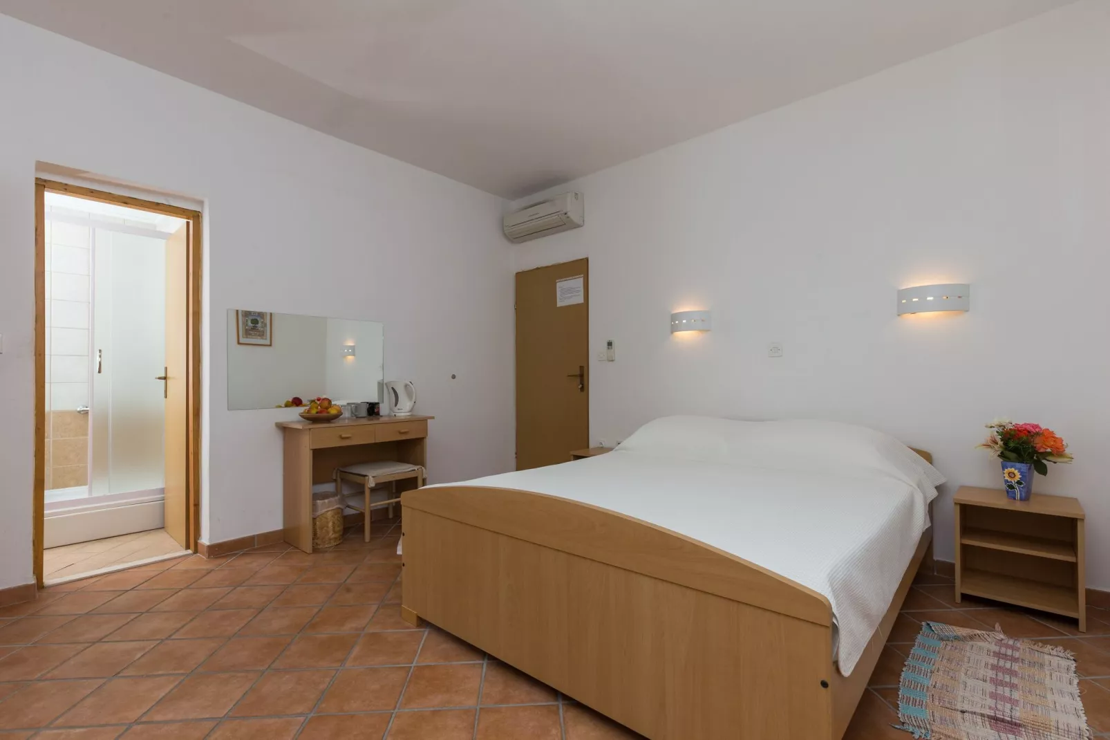 Villa Dubravka - Superior One Bedroom Apartment with Balcony and Sea View (Apartman 6)-Bedroom