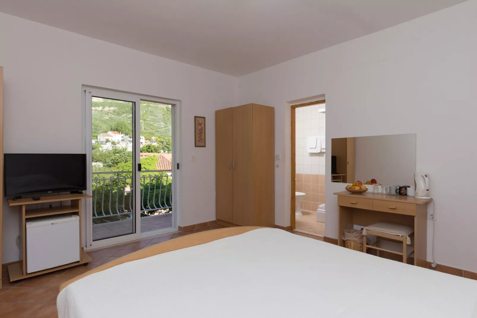 Villa Dubravka - Superior One Bedroom Apartment with Balcony and Sea View (Apartman 6)-Bedroom