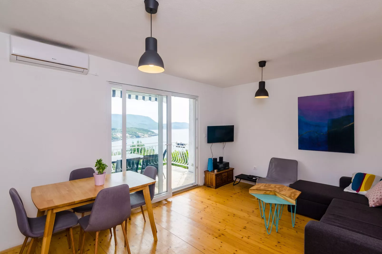 Apartment Konak - Two Bedroom Apartment with Terrace and Sea View-Living room