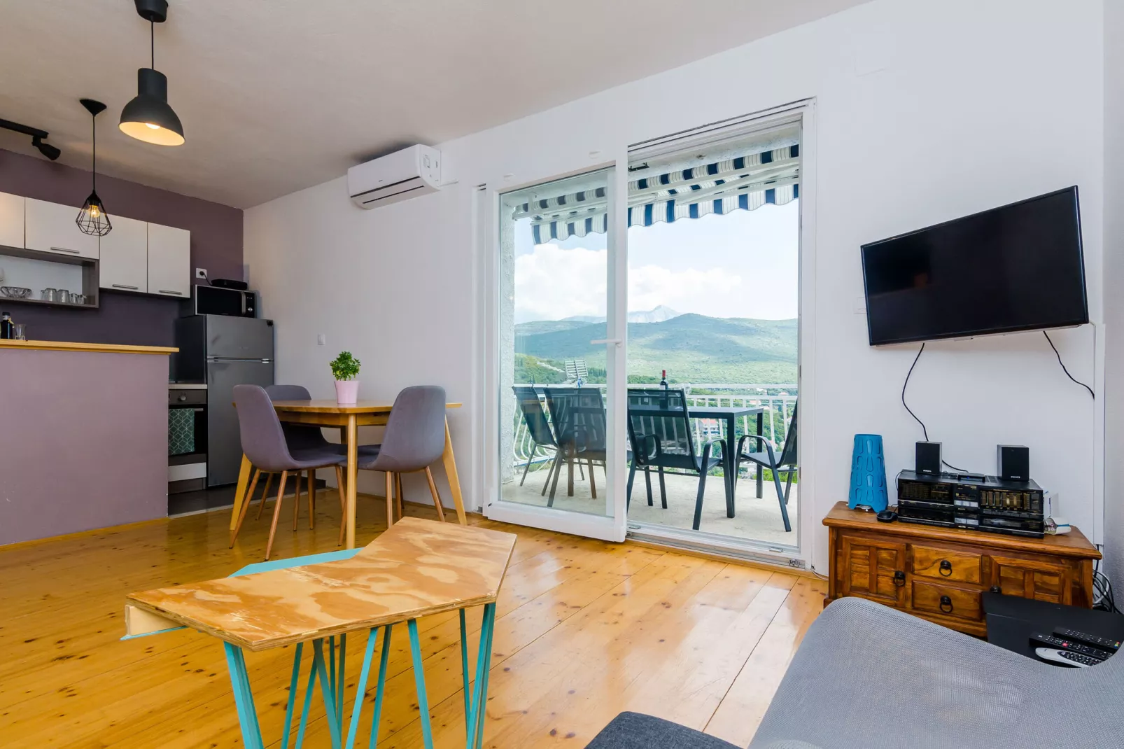Apartment Konak - Two Bedroom Apartment with Terrace and Sea View-Living room