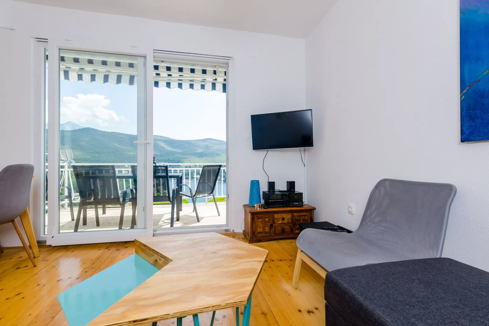 Apartment Konak - Two Bedroom Apartment with Terrace and Sea View-Living room