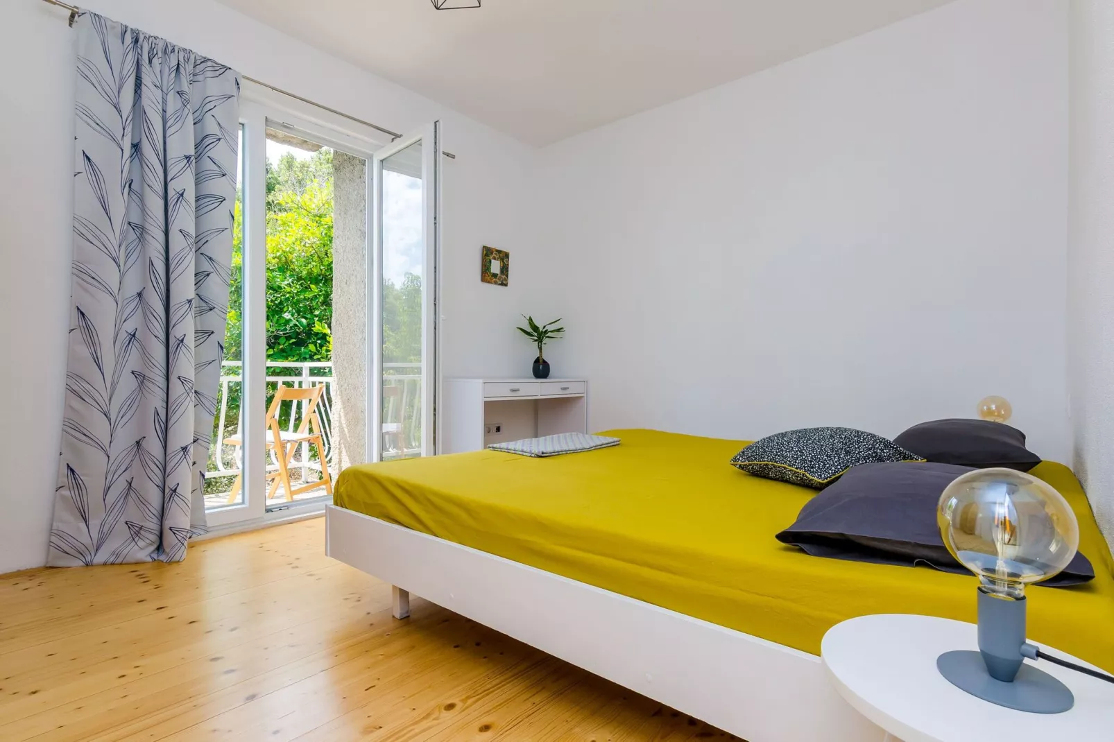 Apartment Konak - Two Bedroom Apartment with Terrace and Sea View-Bedroom