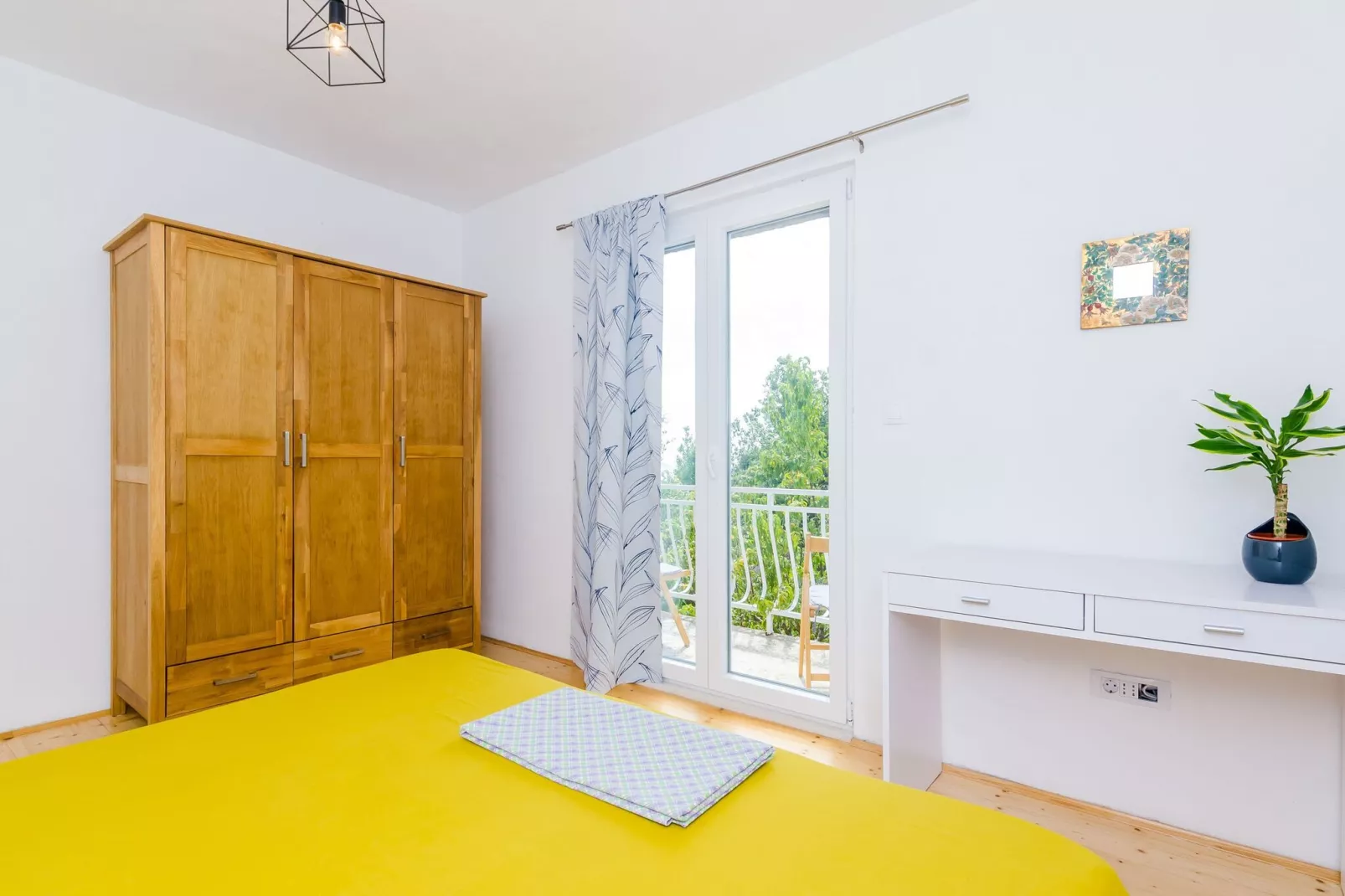 Apartment Konak - Two Bedroom Apartment with Terrace and Sea View-Bedroom