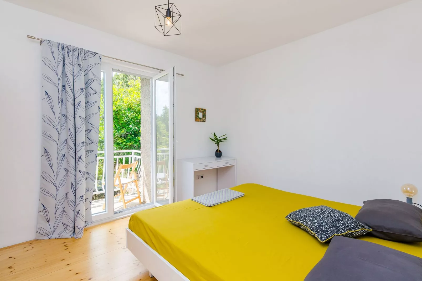 Apartment Konak - Two Bedroom Apartment with Terrace and Sea View-Bedroom