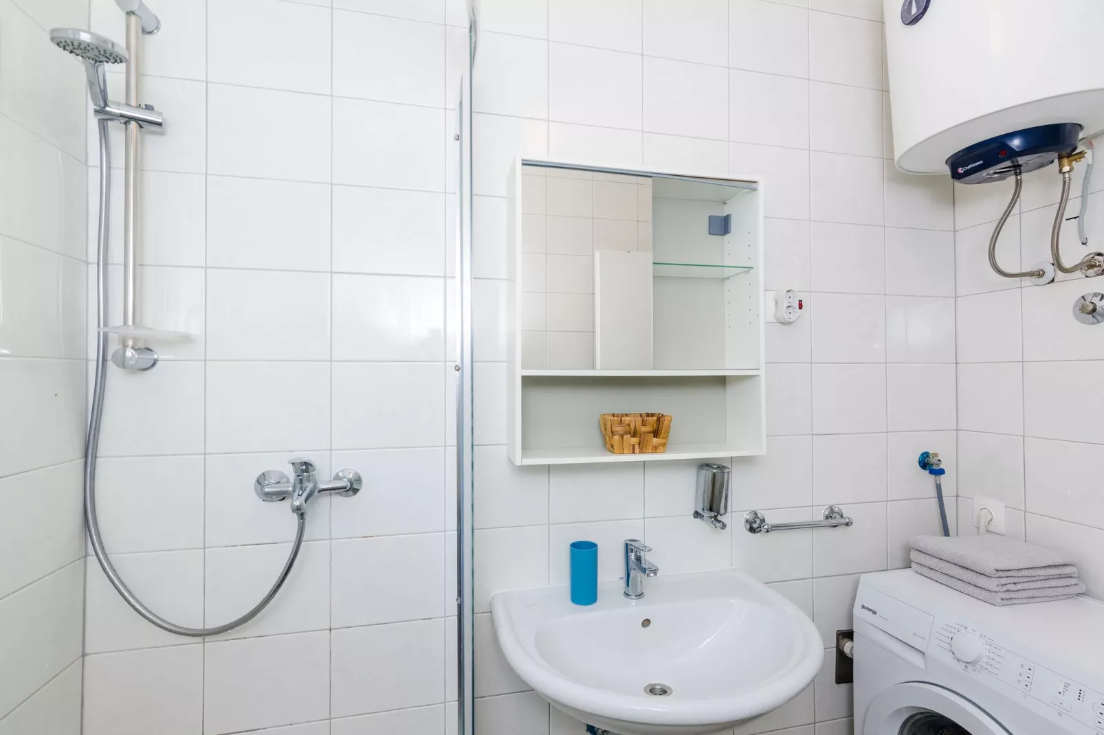 Apartment Konak - Two Bedroom Apartment with Terrace and Sea View-Bathroom