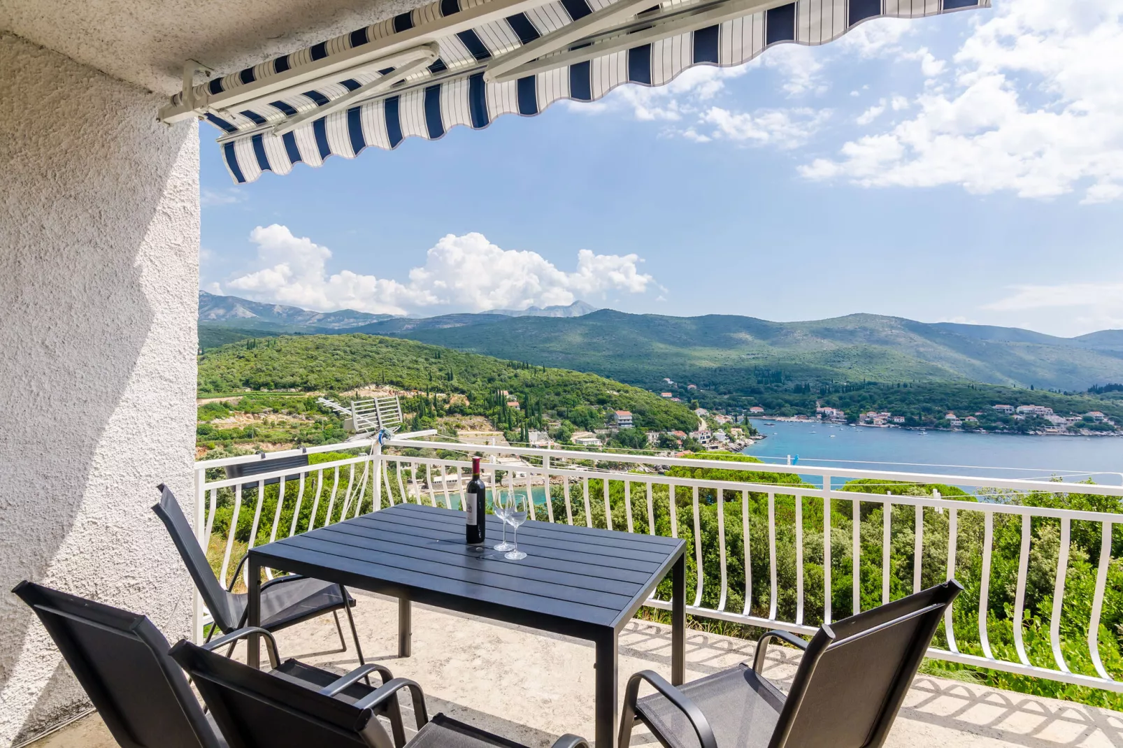 Apartment Konak - Two Bedroom Apartment with Terrace and Sea View-Terrace balcony