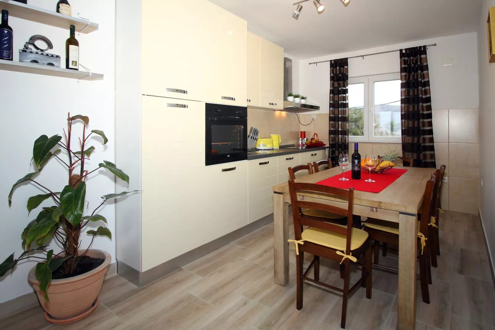 Apartment Milenka - Four Bedroom Apartment with Terrace-Dining room