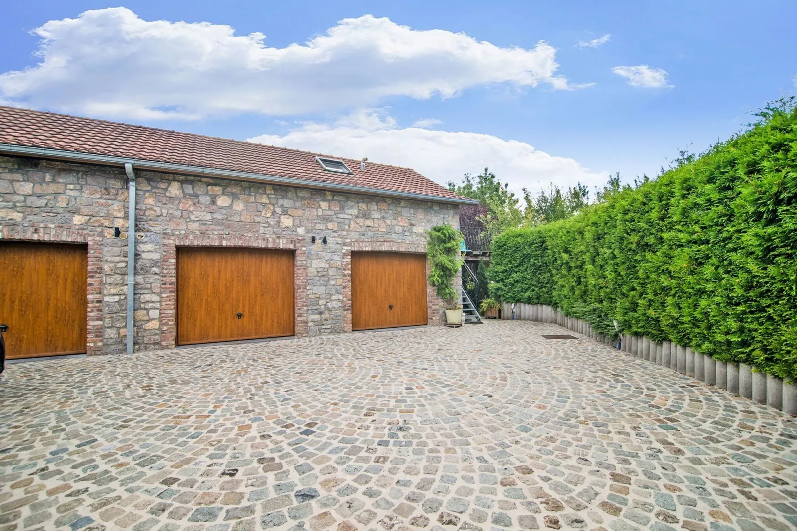 Le Meheret-Exterior summer