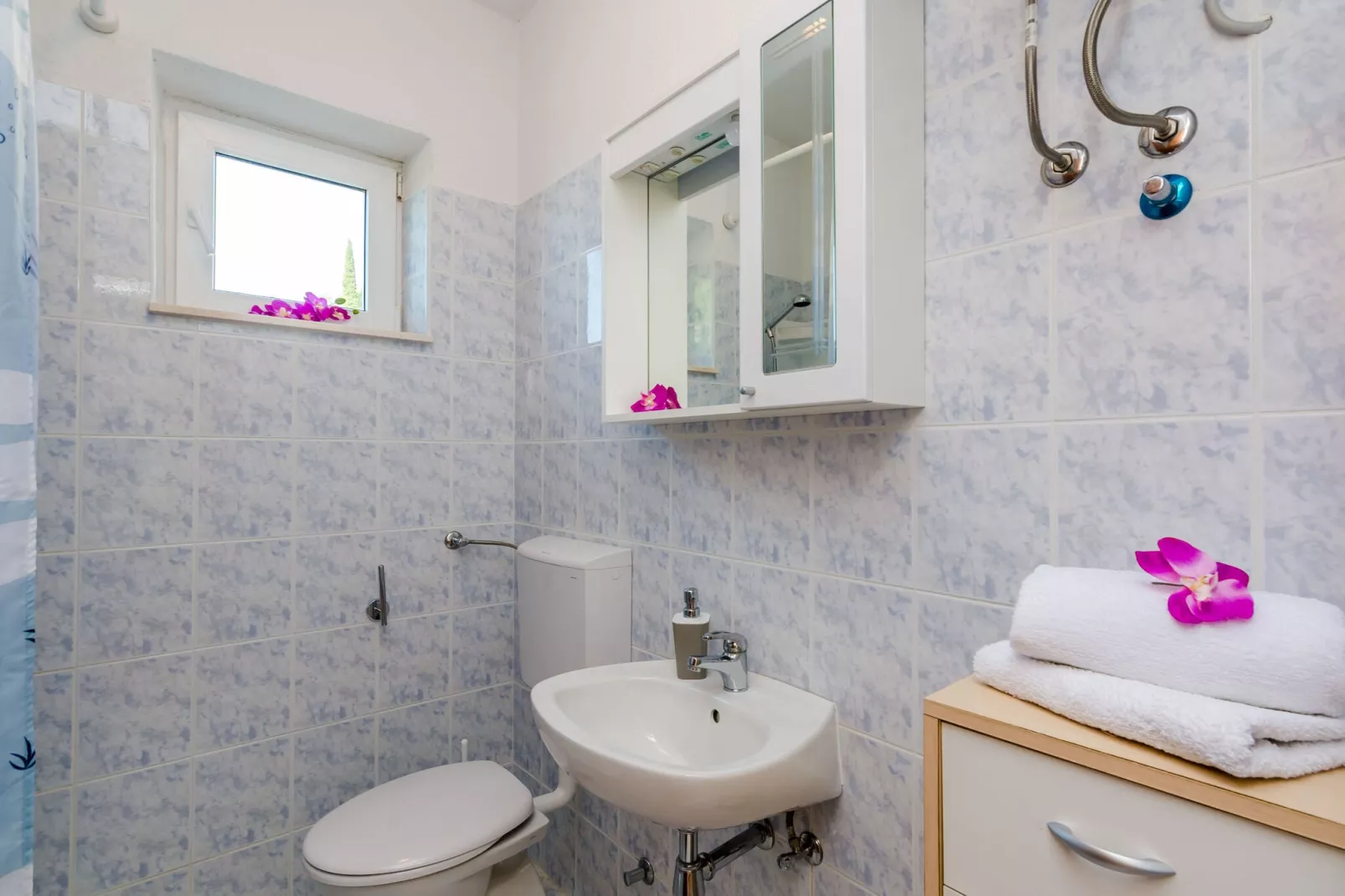 Apartments Cypress Sea Cove - Comfort Studio Apartment with Balcony and Sea View (A1)-Bathroom