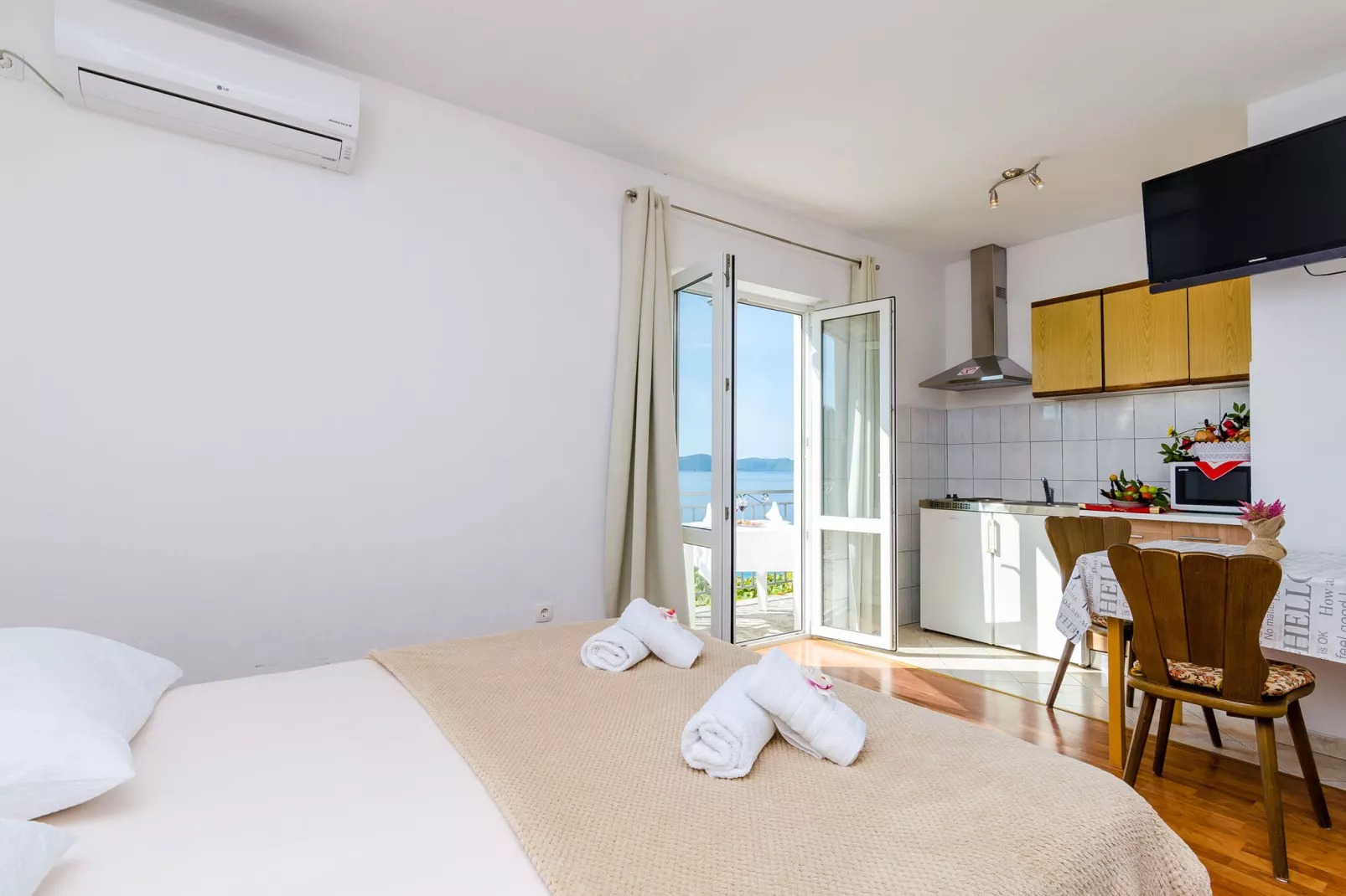 Apartments Cypress Sea Cove - Comfort Studio Apartment with Balcony and Sea View (A1)-Indoor