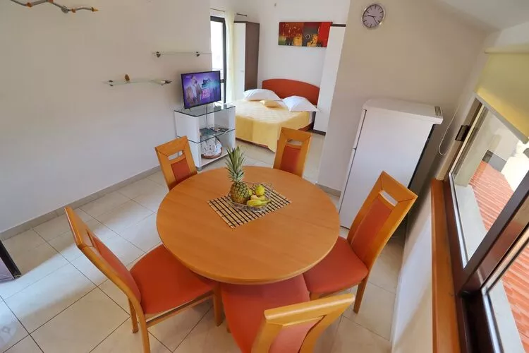 Apartment Josipa  Vela Luka- Studio Apartment with Balcony and Sea View-Dining room
