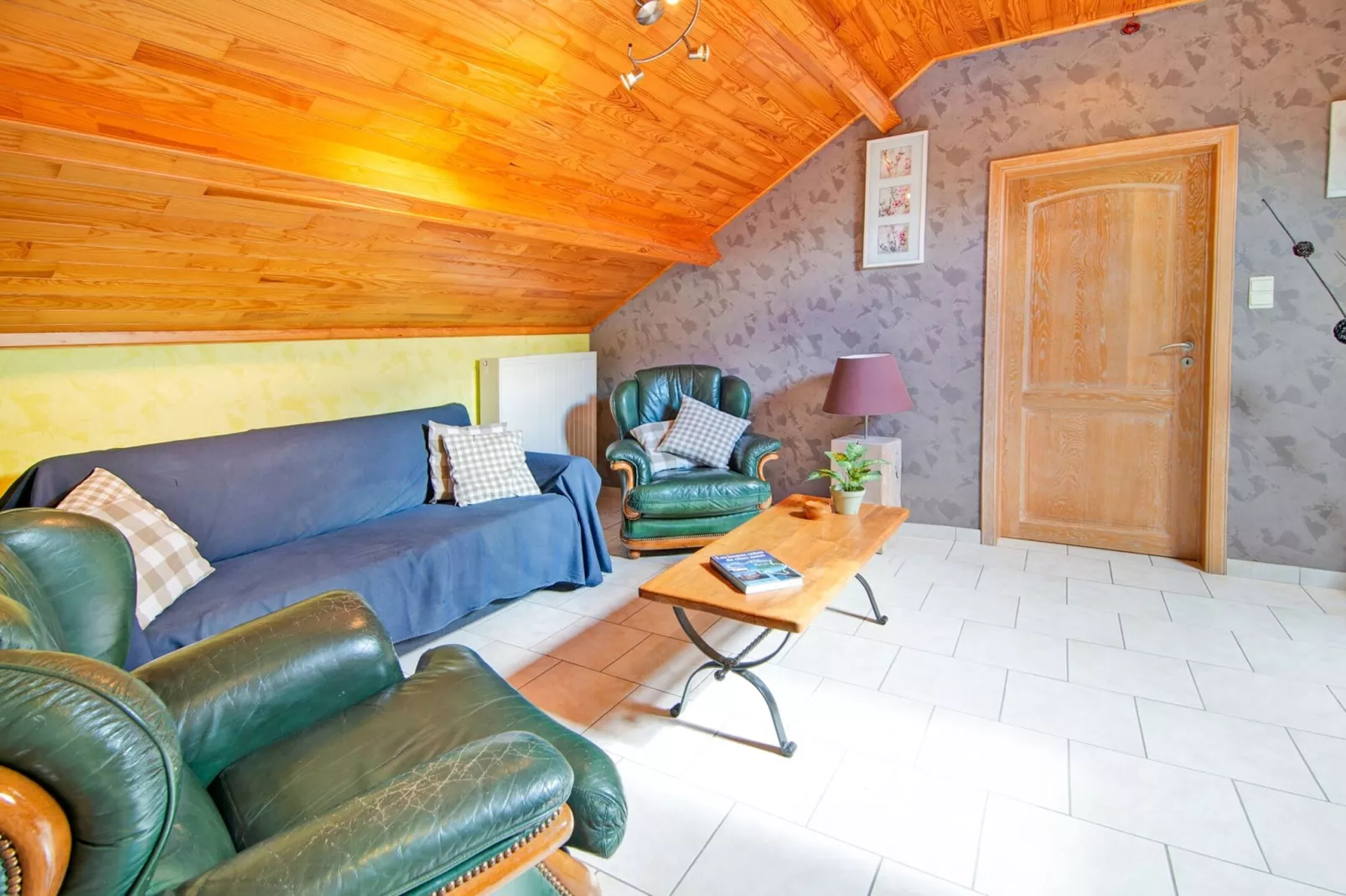 Le Meheret-Living room