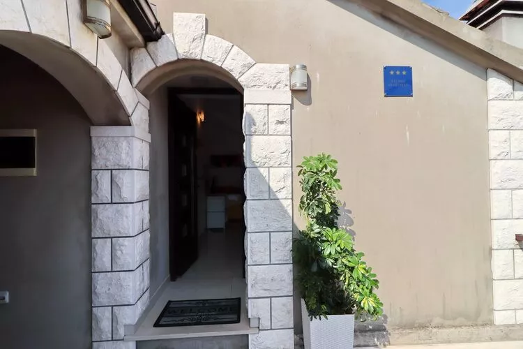 Apartment Josipa  Vela Luka- Studio Apartment with Balcony and Sea View-Outdoor