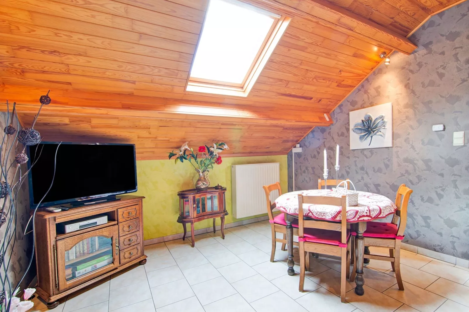 Le Meheret-Living room