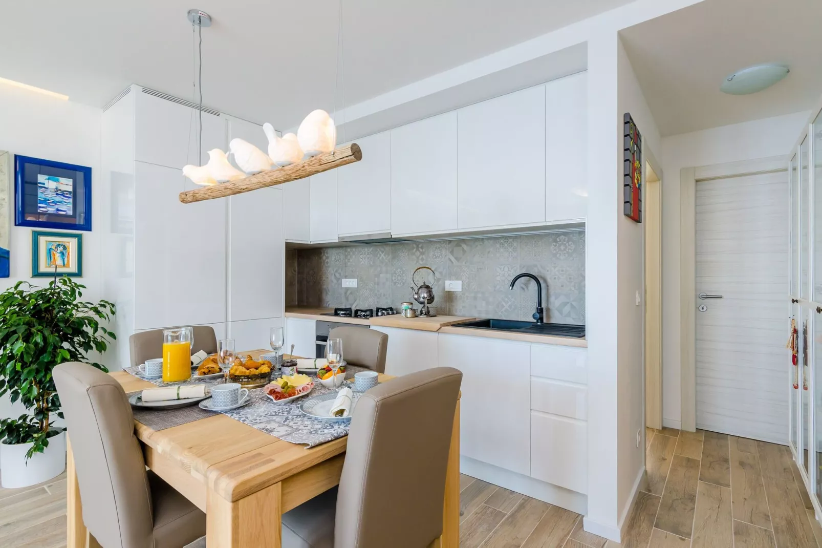 Apartments Lazarin - Two Bedroom Apartment with Balcony and Sea View (1 Veliki)-Dining room