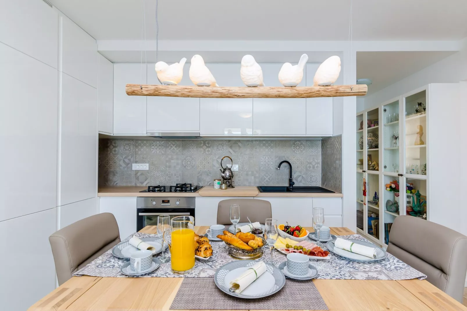 Apartments Lazarin - Two Bedroom Apartment with Balcony and Sea View (1 Veliki)-Dining room