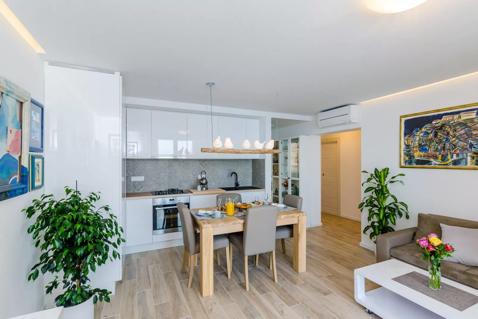Apartments Lazarin - Two Bedroom Apartment with Balcony and Sea View (1 Veliki)-Dining room