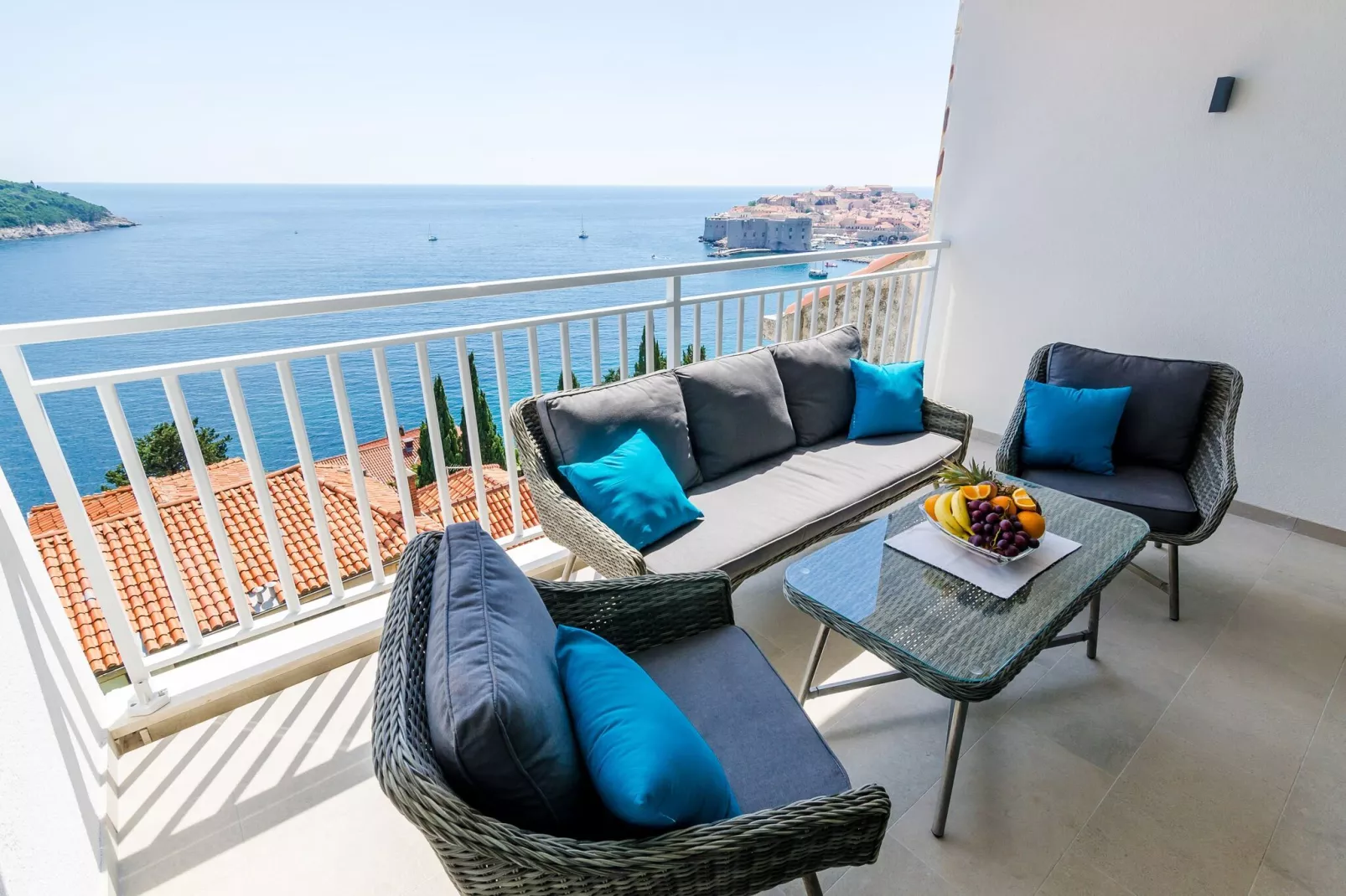 Apartments Lazarin - Two Bedroom Apartment with Balcony and Sea View (1 Veliki)-Terrace balcony