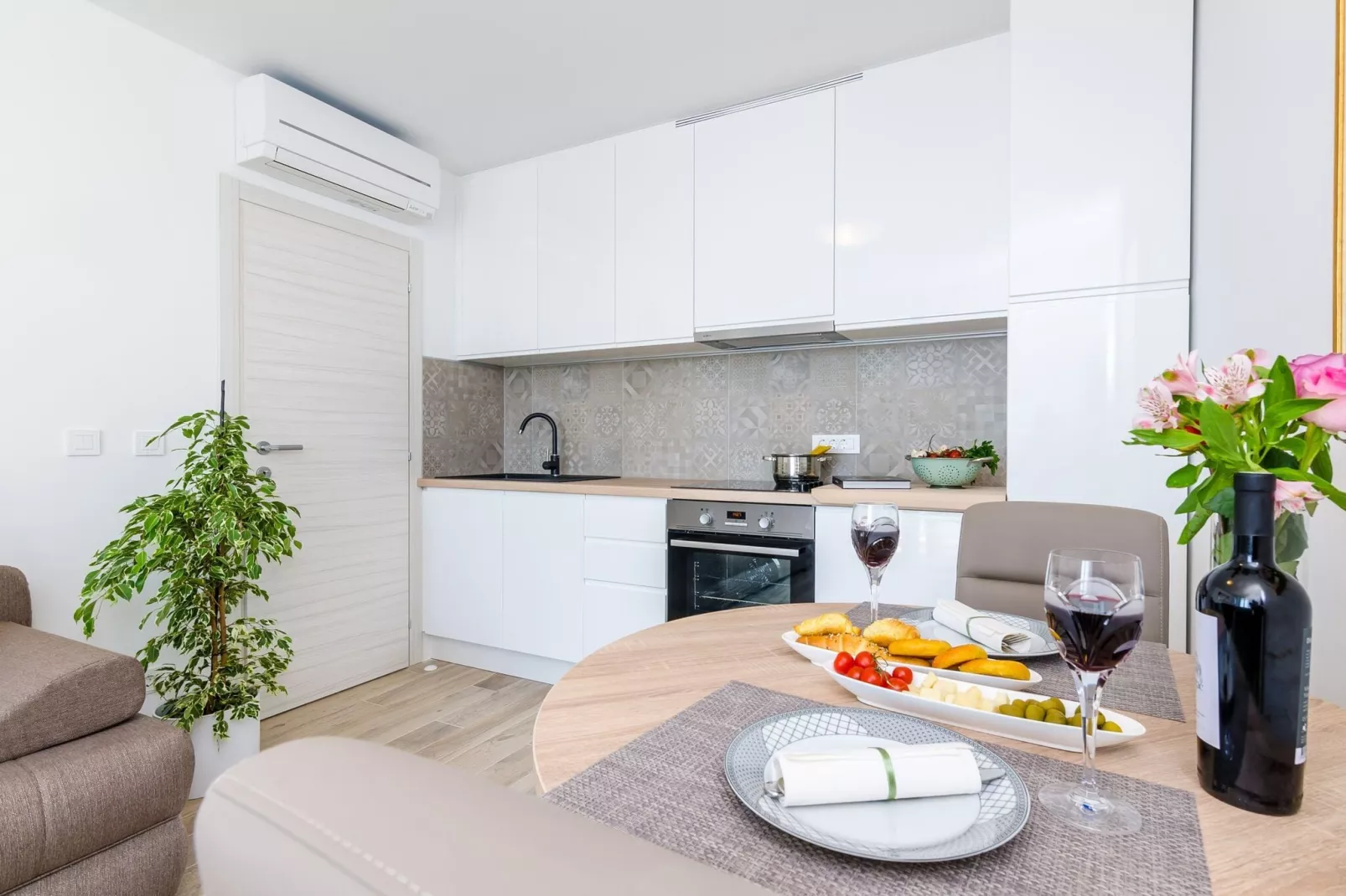 Apartments Lazarin - One Bedroom Apartment with Balcony and Sea View (2 Mali )-Kitchen